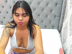 Amateur Adult Webcam of LauraHillx