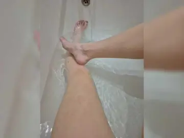 Bongacams Free Porn Cam of Kira-Feet