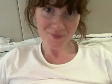 Bongacams Live Sex Cam of REDHEADROSIE