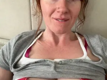 Bongacams Live Sex Cam of REDHEADROSIE