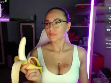 Bongacams Free Porn Cam of QWEENII