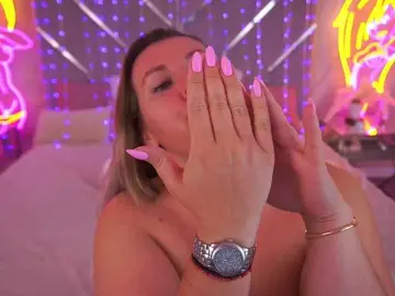 Bongacams Live Sex Cam of KiraCandyS