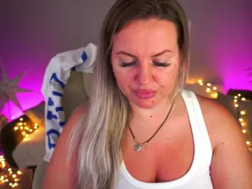 Bongacams Live Sex of KiraCandyS