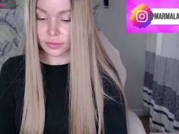 Bongacams Watch Live Sex Cams of Foxymoxy19
