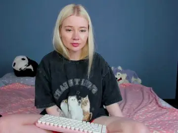 Bongacams Free Porn Cam of LillieBerry