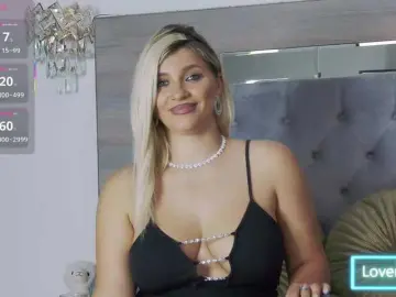 Bongacams Adult Video Chat of lorehottie