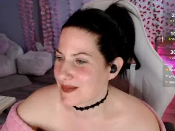 Bongacams Watch Live Sex Cams of Bellastarrr84