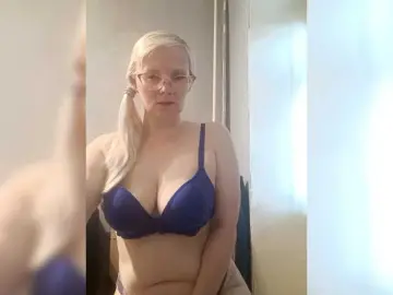Bongacams Watch Live Sex Cams of Sweetie454