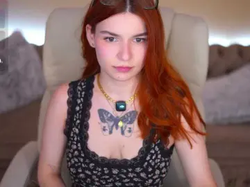 Bongacams Nude Webcam of RedShinee