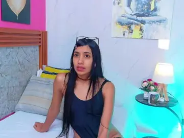 Bongacams Nude Webcam of littleeemiily