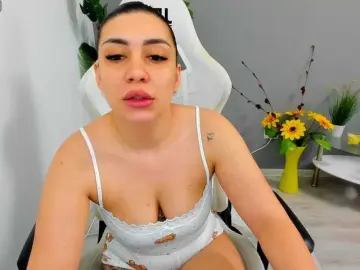 Bongacams Live Sex Cam of EveeEvian