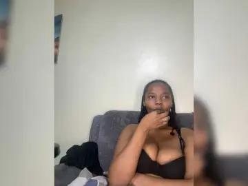 Bongacams Live Sex Cam of Curvy-maxy9