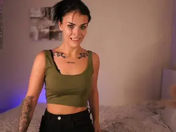Bongacams Watch Live Sex Cams of Paulinemedonca