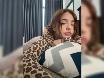 Bongacams Free Live Porn of LittleDelora