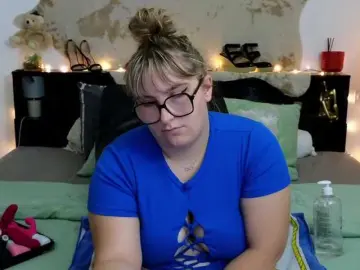 Bongacams Sex Cam of ElvinnaLaFrancaise