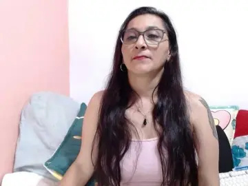 Bongacams Sex Cam of KarinaSuarez1