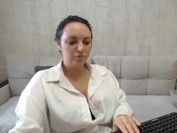 Bongacams Watch Live Sex Cams of AngelinaCute
