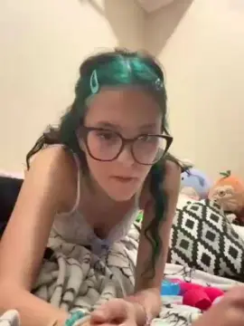 Cam4 Sex Cam of chxrry_b0mbz