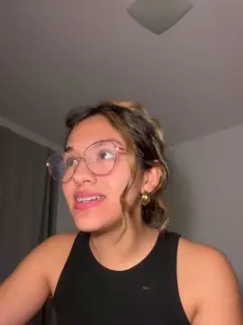 Cam4 Watch Live Sex Cams of emi444