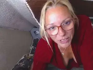 Cam4 Live Sex of Doucelouve9