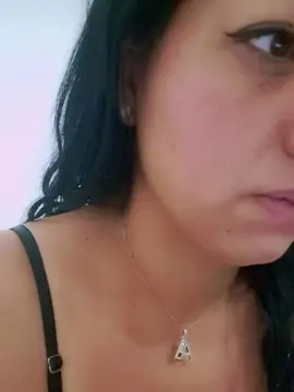 Cam4 Adult Video Chat of bella_milf1