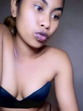 Cam4 Live Sex Cam of Dinah974