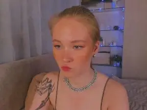 Cam4 Live Porn of LinhMadeiros
