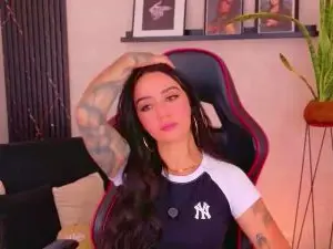 Cam4 Free Porn Cam of EmmyEvans