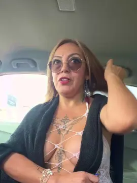 Cam4 Live Sex Cam of charlotte_milf3