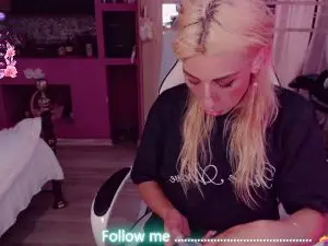 Cam4 Live Porn of AnnieGOld
