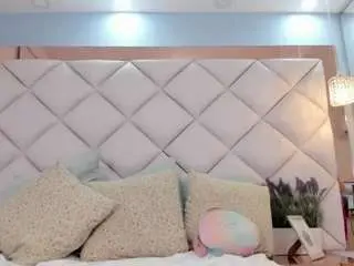Camsoda Nude Webcam of naommysexy