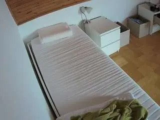 Camsoda Nude Webcam of voyeurcam-julmodels-greybed-1