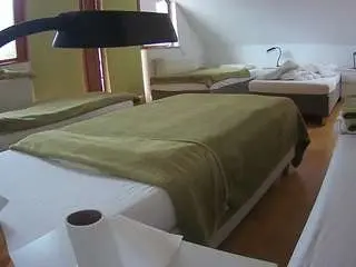 Camsoda Nude Webcam of voyeurcam-julmodels-bed-2