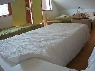 Camsoda Nude Webcam of voyeurcam-julmodels-bed-2