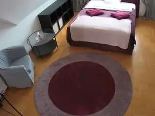 Camsoda Adult Webcams of voyeurcam-julmodels-whitebed-1