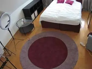 Camsoda Nude Webcam of voyeurcam-julmodels-whitebed-1