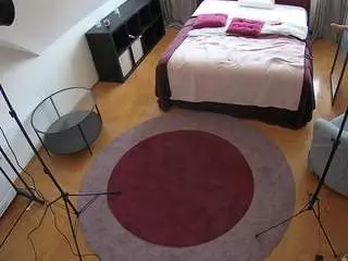 Camsoda Sex Cam of voyeurcam-julmodels-whitebed-1