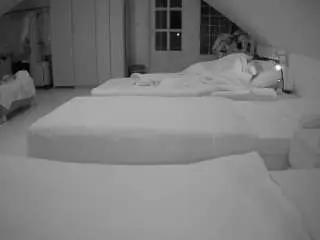 Camsoda Live Sex Cam of voyeurcam-julmodels-bed-3