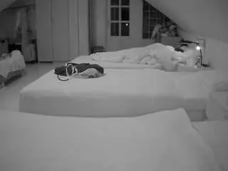 Camsoda Sex Chat of voyeurcam-julmodels-bed-3