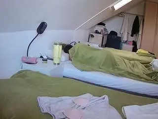 Camsoda Nude Webcam of voyeurcam-julmodels-bed-4