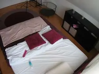 Camsoda Best Webcam of voyeurcam-julmodels-whitebed-2