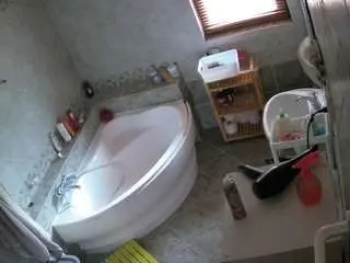 Camsoda Private Sex Chat of voyeurcam-julmodels-bath-1st-2