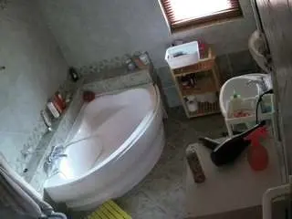 Camsoda Watch Live Sex Cams of voyeurcam-julmodels-bath-1st-2