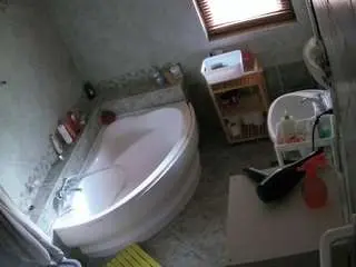 Camsoda Live Sex Cam of voyeurcam-julmodels-bath-1st-2