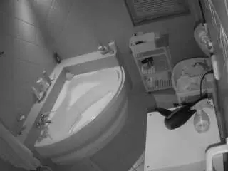 Camsoda Private Sex Chat of voyeurcam-julmodels-bath-1st-2