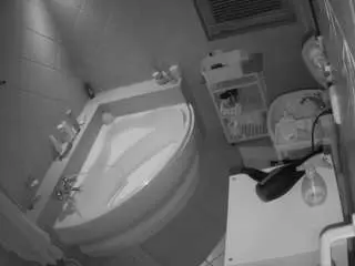 Camsoda Adult Webcams of voyeurcam-julmodels-bath-1st-2