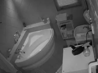 Camsoda Private Sex Chat of voyeurcam-julmodels-bath-1st-2