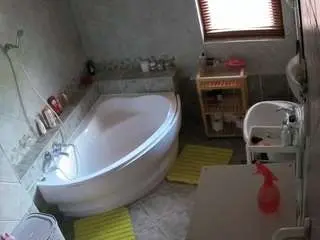 Camsoda Free Porn Cam of voyeurcam-julmodels-bath-1st-2