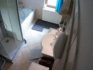 Camsoda Best Webcam of voyeurcam-julmodels-bath-2nd-2