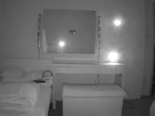 Camsoda Adult Webcam of voyeurcam-julmodels-living-6